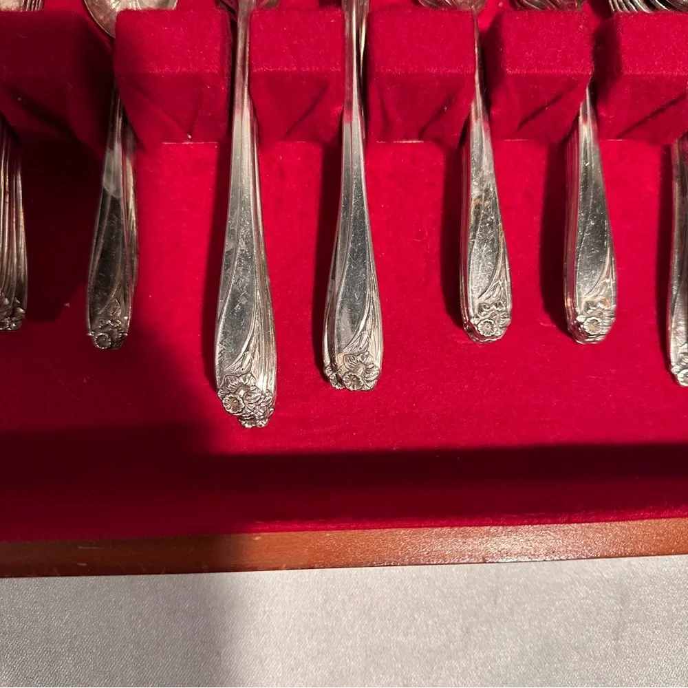 50s Silver-plated Daffodil Pattern Cutlery Set 12 in Wooden Case